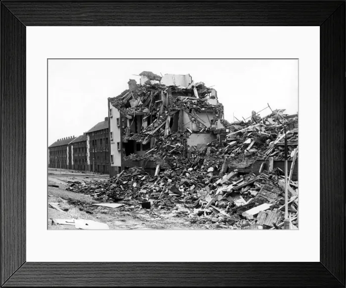 Framed Print : The Noble Street flats Housing Estate in Scotswood, Newcastle Framed Print : The Noble Street flats Housing Estate in Scotswood, Newcastle