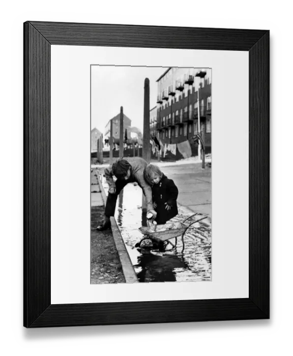 Framed Print : The Noble Street flats Housing Estate in Scotswood, Newcastle Framed Print : The Noble Street flats Housing Estate in Scotswood, Newcastle