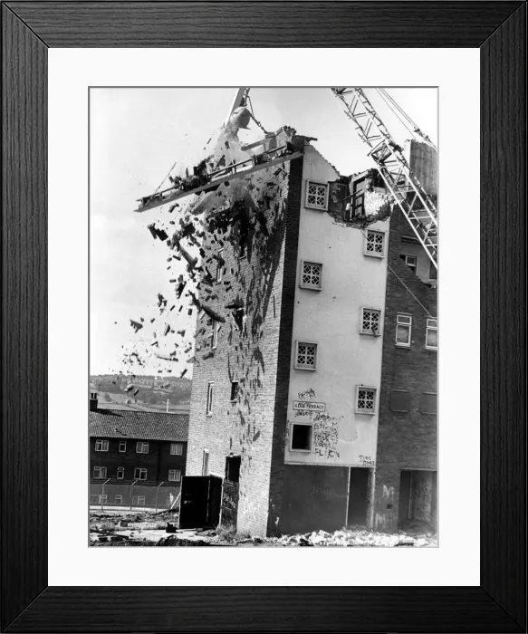 Framed Print : The Noble Street flats Housing Estate in Scotswood, Newcastle Framed Print : The Noble Street flats Housing Estate in Scotswood, Newcastle