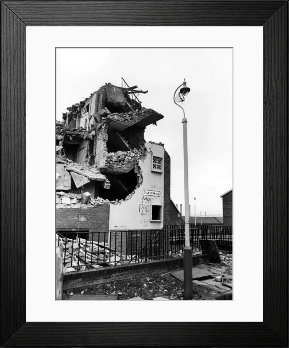 Framed Print : The Noble Street flats Housing Estate in Scotswood, Newcastle Framed Print : The Noble Street flats Housing Estate in Scotswood, Newcastle