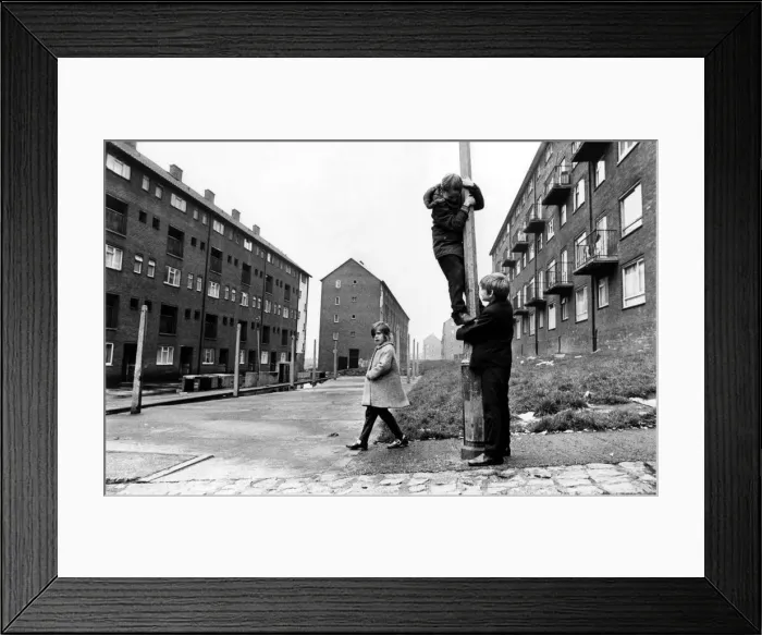Framed Print : The Noble Street flats Housing Estate in Scotswood, Newcastle Framed Print : The Noble Street flats Housing Estate in Scotswood, Newcastle