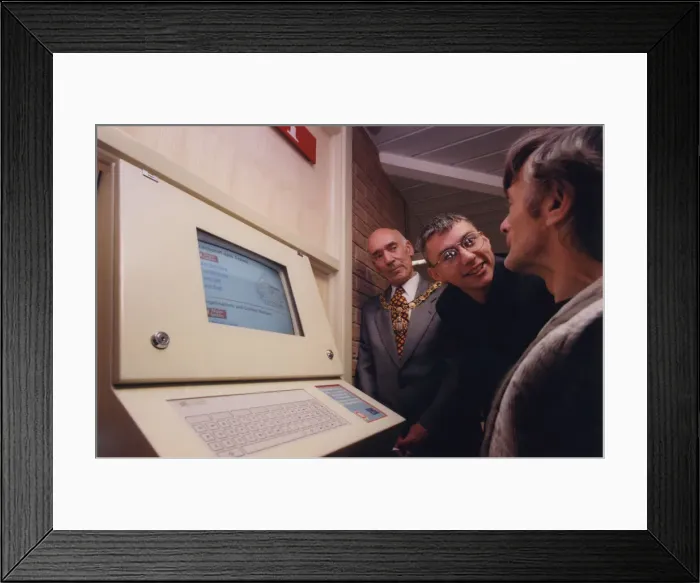 Framed Print : Athlete Jonathan Edwards Jonathan Edwards with Alan Dodds