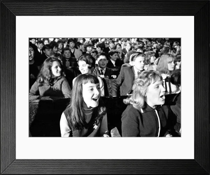 Framed Print : Premier of A Hard Days Night, crowds gather to catch sight of Framed Print : Premier of A Hard Days Night, crowds gather to catch sight of