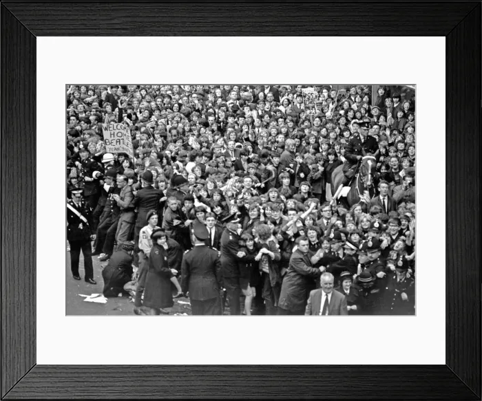 Framed Print : Premier of A Hard Days Night, crowds gather to catch sight of Framed Print : Premier of A Hard Days Night, crowds gather to catch sight of