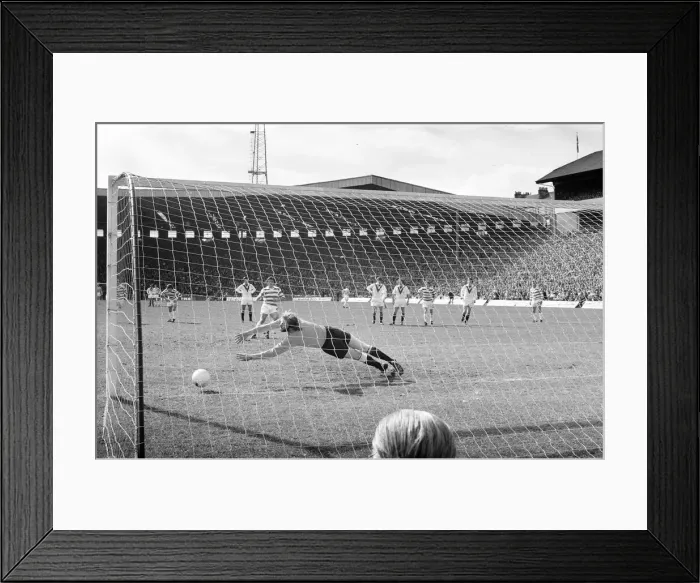 Framed Print : Celtic 3-1 Airdrie, Scottish FACup Final, Hampden Park, Glasgow, Scotland Framed Print : Celtic 3-1 Airdrie, Scottish FACup Final, Hampden Park, Glasgow, Scotland