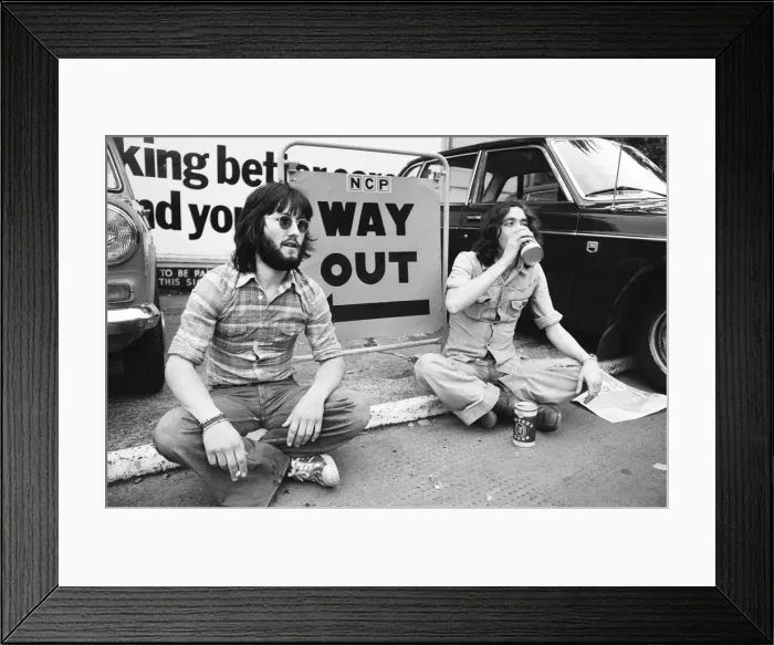 Framed Print : Rolling Stones fans outside Earls Court. 23rd May 1976 Framed Print : Rolling Stones fans outside Earls Court. 23rd May 1976