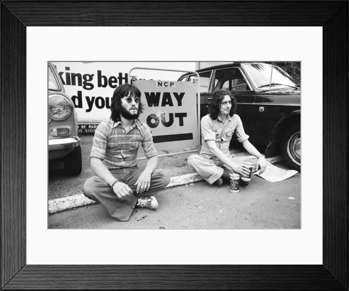 Framed Print : Rolling Stones fans queue outside Earls Court. 23rd May 1976 Framed Print : Rolling Stones fans queue outside Earls Court. 23rd May 1976