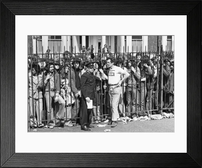 Framed Print : Rolling Stones fans queue outside Earls Court. 23rd May 1976 Framed Print : Rolling Stones fans queue outside Earls Court. 23rd May 1976