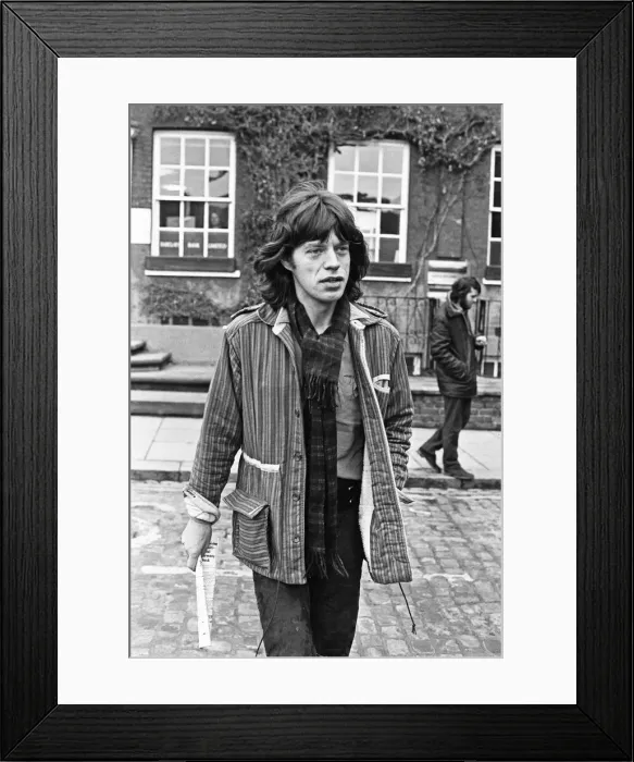 Framed Print : Rolling Stone Keith Richard who appeared in Aylesbury courthouse on a charge of Framed Print : Rolling Stone Keith Richard who appeared in Aylesbury courthouse on a charge of