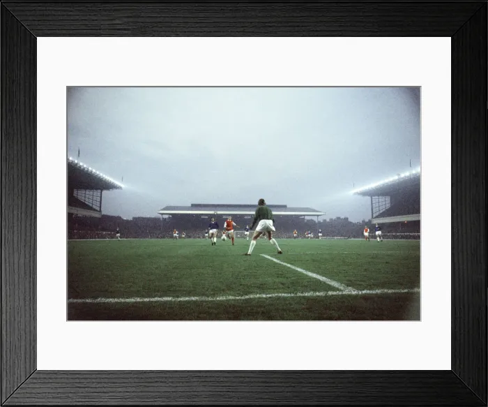 Framed Print : English League Division One match at Highbury. Arsenal 1 v Everton 0 Framed Print : English League Division One match at Highbury. Arsenal 1 v Everton 0