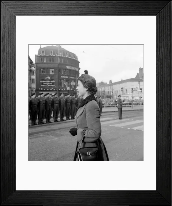 Framed Print : HRH Queen Elizabeth ll October 1954 visits the North of England - Sheffield