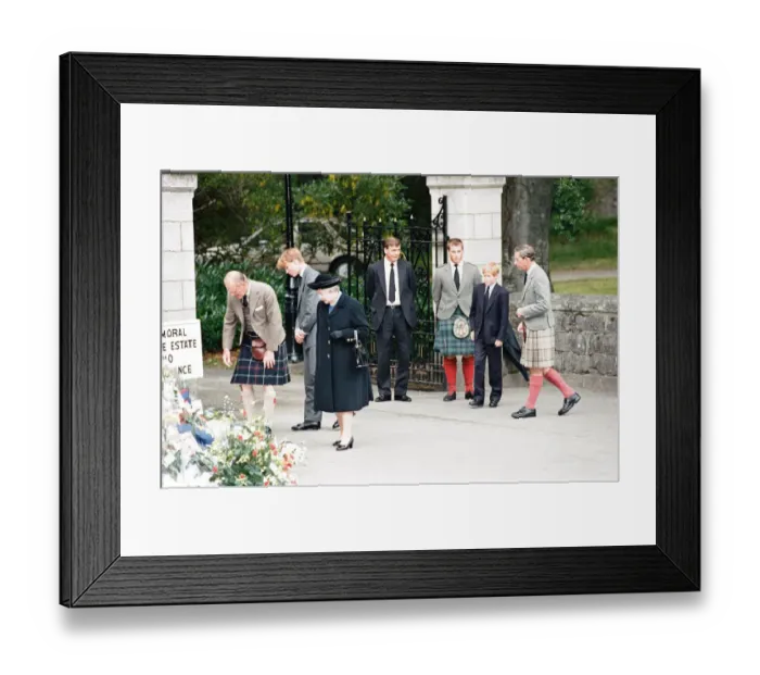 Framed Print : Royal Family, Balmoral Estate, Scotland, 5th September 1997 Framed Print : Royal Family, Balmoral Estate, Scotland, 5th September 1997