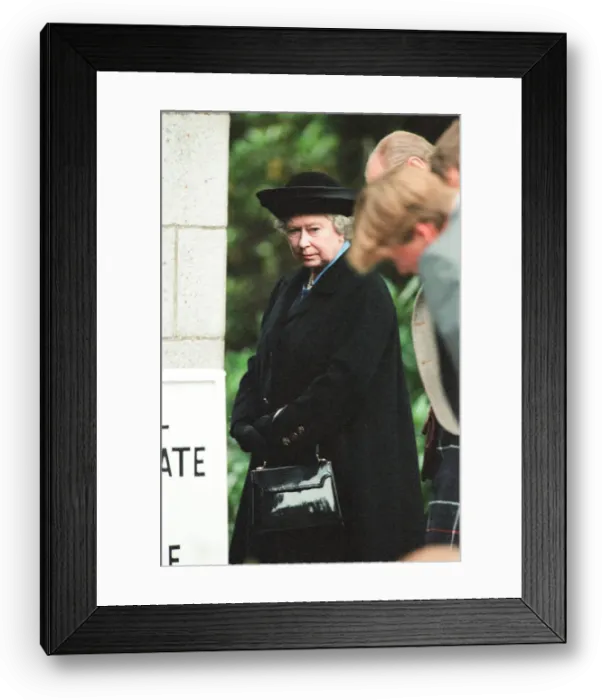 Framed Print : Royal Family, Balmoral Estate, Scotland, 5th September 1997 Framed Print : Royal Family, Balmoral Estate, Scotland, 5th September 1997