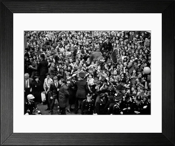 Framed Print : Premier of A Hard Days Night, crowds gather to catch sight of Framed Print : Premier of A Hard Days Night, crowds gather to catch sight of