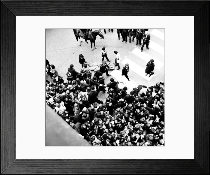 Framed Print : Premier of A Hard Days Night, crowds gather to catch sight of Framed Print : Premier of A Hard Days Night, crowds gather to catch sight of