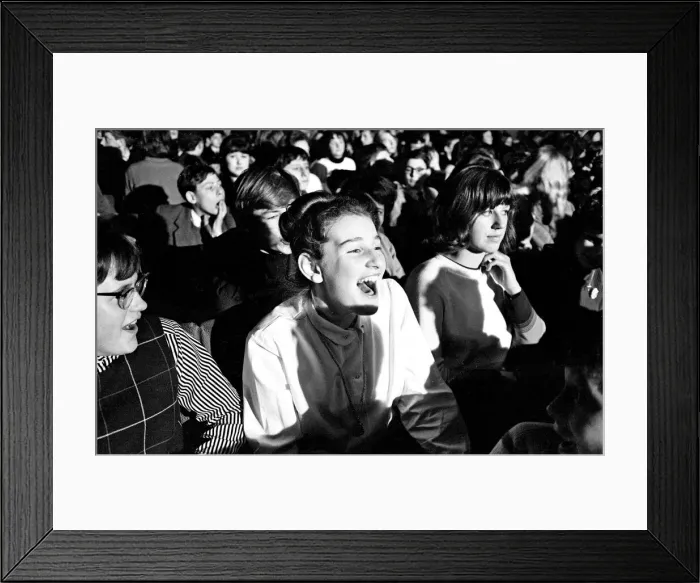 Framed Print : Premier of A Hard Days Night, crowds gather to catch sight of Framed Print : Premier of A Hard Days Night, crowds gather to catch sight of