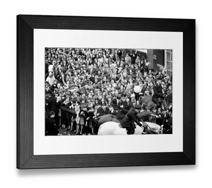 Framed Print : Northern Premier of A Hard Days Night'. Fans line up along the streets in