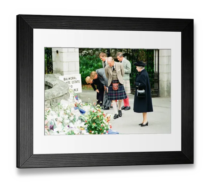 Framed Print : Royal Family, Balmoral Estate, Scotland, 5th September 1997 Framed Print : Royal Family, Balmoral Estate, Scotland, 5th September 1997