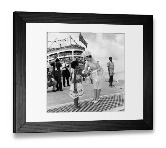Framed Print : Queen Elizabeth II arrives in Suva, Fiji from the Royal yacht Framed Print : Queen Elizabeth II arrives in Suva, Fiji from the Royal yacht