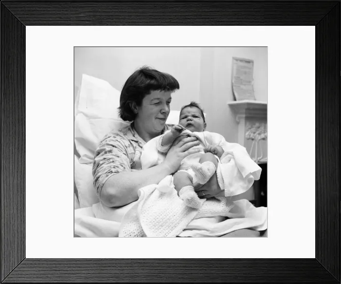 Framed Print : Annie Selina Pirie (34) from Lymington Hants, with her new born baby son Ian Keith Pirie Framed Print : Annie Selina Pirie (34) from Lymington Hants, with her new born baby son Ian Keith Pirie