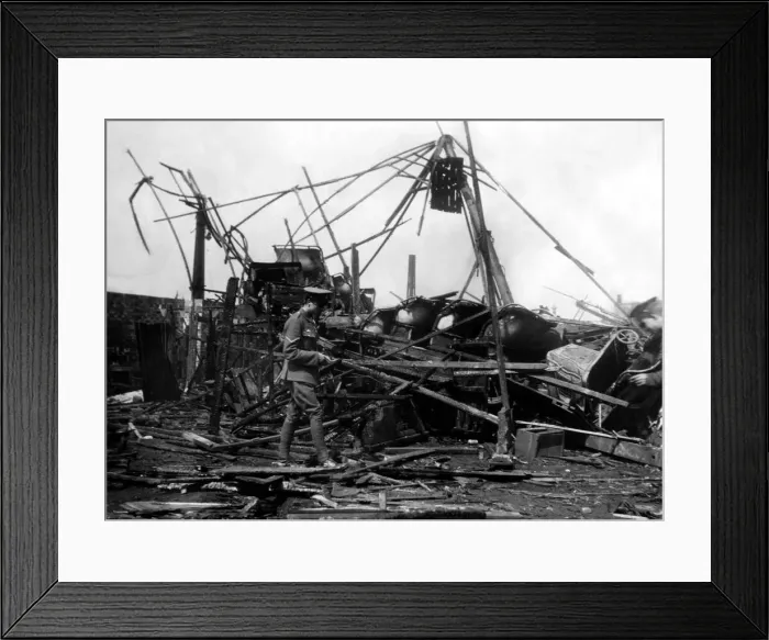 Framed Print : The Great War, ( First World War, WW1, World War One ). The German zeppelin L10 Framed Print : The Great War, ( First World War, WW1, World War One ). The German zeppelin L10