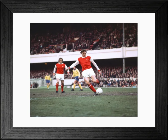 Framed Print : English League Division One match at Highbury Arsenal 1 v Southampton 0 Framed Print : English League Division One match at Highbury Arsenal 1 v Southampton 0
