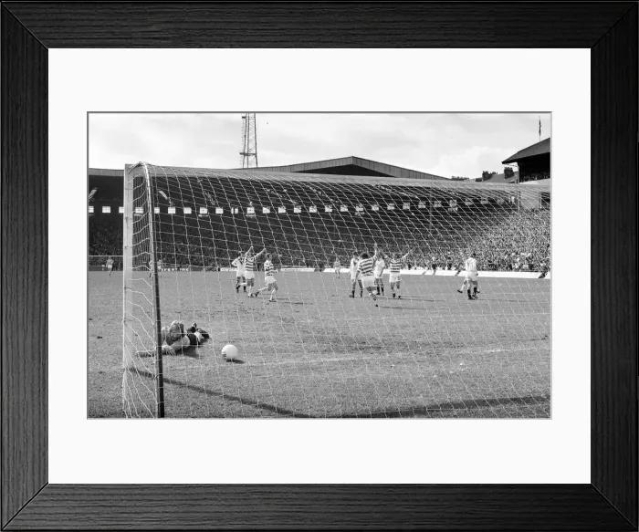 Framed Print : Celtic 3-1 Airdrie, Scottish FACup Final, Hampden Park, Glasgow, Scotland