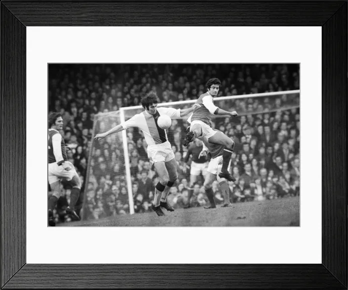 Framed Print : English League Division One match at Highbury. Arsenal 2 v Crystal Palace 1 Framed Print : English League Division One match at Highbury. Arsenal 2 v Crystal Palace 1
