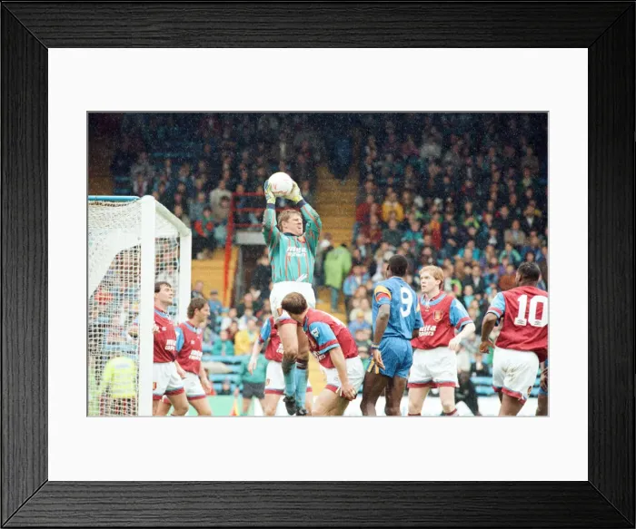 Framed Print : Wimbledon 2-3 Aston Villa, league match at Plough Lane, Saturday 3rd October 1992 Framed Print : Wimbledon 2-3 Aston Villa, league match at Plough Lane, Saturday 3rd October 1992