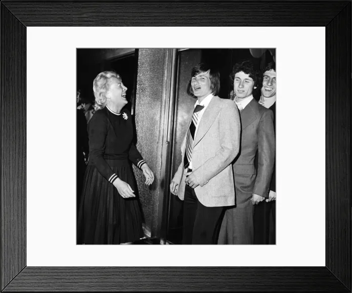 Framed Print : Southampton 1-0 Manchester United. Reception after FA Cup Final Win at The Talk of