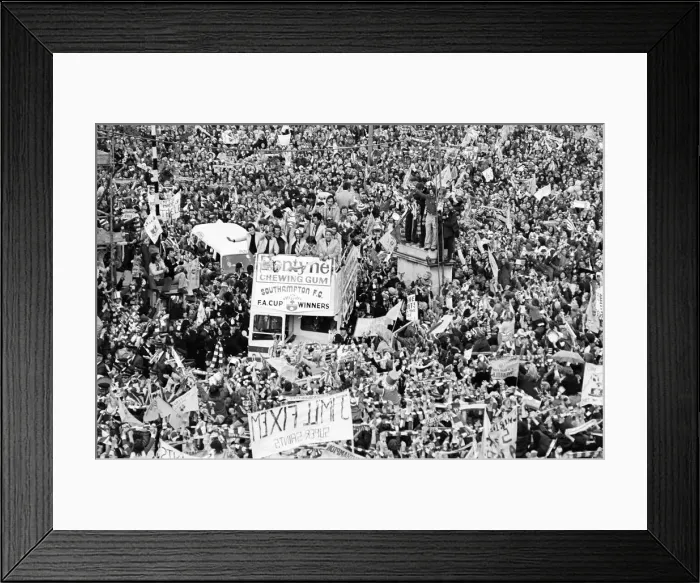 Framed Print : Southampton 1-0 Manchester United. Open Top Parade in Southampton after FA Cup Framed Print : Southampton 1-0 Manchester United. Open Top Parade in Southampton after FA Cup