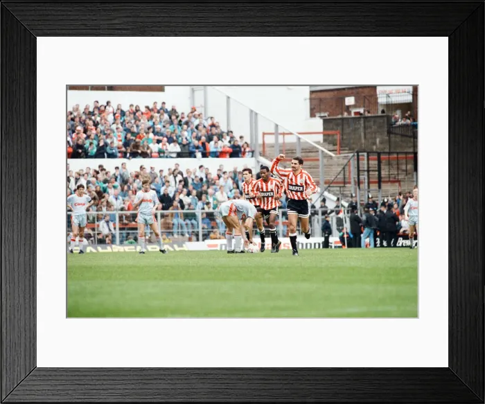 Framed Print : Southampton 4-1 Liverpool. League match at The Dell Framed Print : Southampton 4-1 Liverpool. League match at The Dell