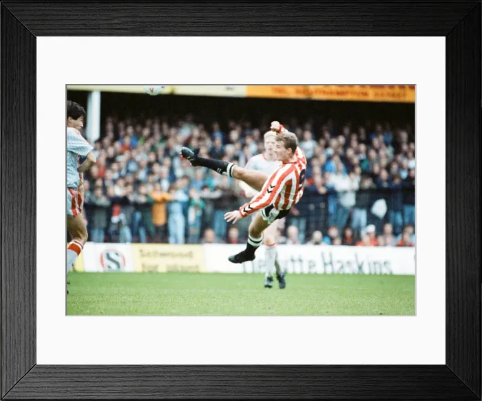 Framed Print : Southampton 4-1 Liverpool. League match at The Dell Framed Print : Southampton 4-1 Liverpool. League match at The Dell