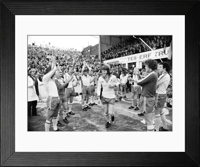 Framed Print : Southampton v Queens Park Rangers, Mike Channon Testimonial at The Dell Framed Print : Southampton v Queens Park Rangers, Mike Channon Testimonial at The Dell
