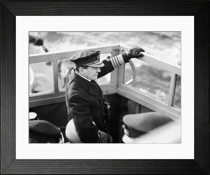 Framed Print : The scene on the bridge of HMS Queen Elizabeth the fleet flagship of the Home Fleet Framed Print : The scene on the bridge of HMS Queen Elizabeth the fleet flagship of the Home Fleet
