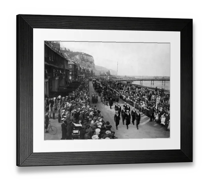 Framed Print : The remains of Nurse Edith Cavell who had been executed by the Germans in the First World