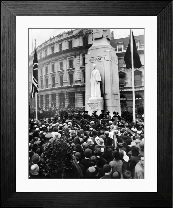 Framed Print : Queen Alexandra seen here unveils the memorial to nurse Edith Cavell who was shot for