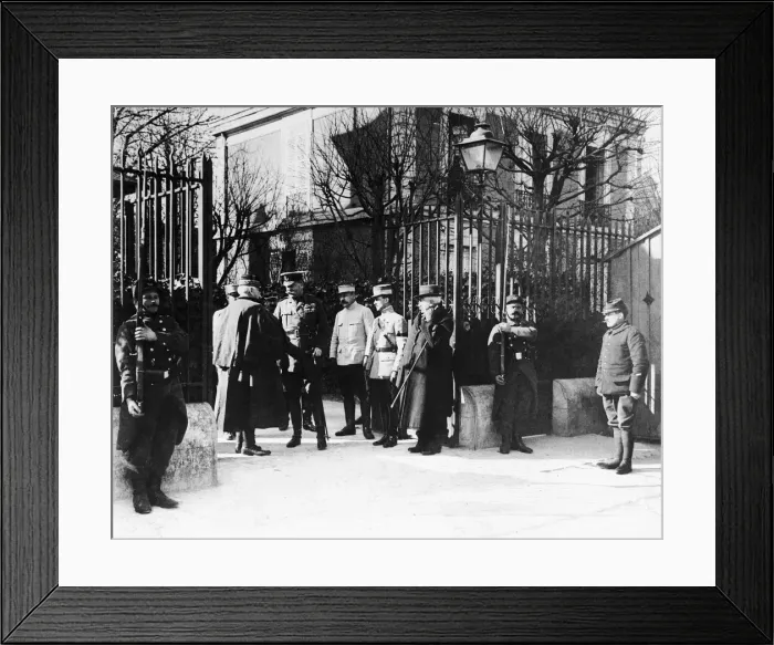 Framed Print : Lord Kitchener in France seen here meeting General Joffre / 9th April 1915 Framed Print : Lord Kitchener in France seen here meeting General Joffre / 9th April 1915