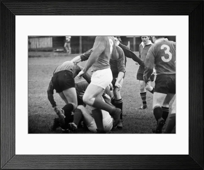 Framed Print : London Wasps v Llanelli Scarlets, Rugby Union match, March 1970 Framed Print : London Wasps v Llanelli Scarlets, Rugby Union match, March 1970