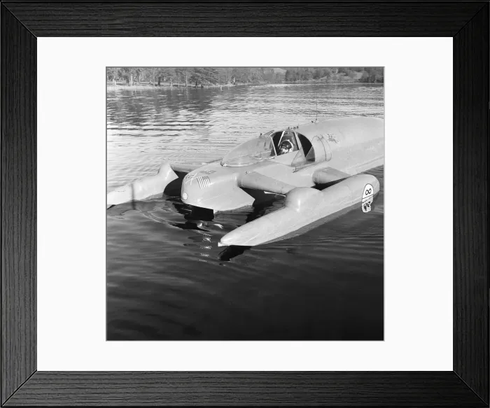 Framed Print : Donald Campbell, at Coniston Water, 7th November 1957. Donald Campbell