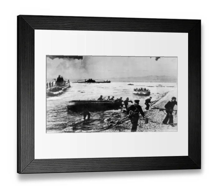 Framed Print : Russian commandos come ashore after landing froma submarine during the Second World War Framed Print : Russian commandos come ashore after landing froma submarine during the Second World War