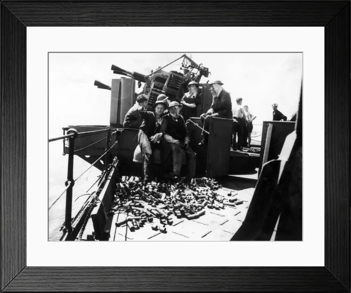 Framed Print : The crew of a Royal Navy destroyers anti-aircraft gun enjoying a cigarette break Framed Print : The crew of a Royal Navy destroyers anti-aircraft gun enjoying a cigarette break