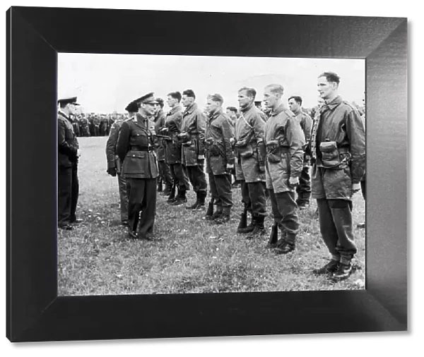King George VI inspecting paratroopers at a demonstration during the Second World War
