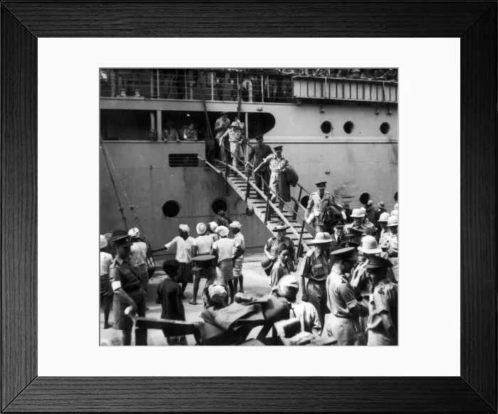Framed Print : Australian forces arrive at Singapore during the Second World War Framed Print : Australian forces arrive at Singapore during the Second World War