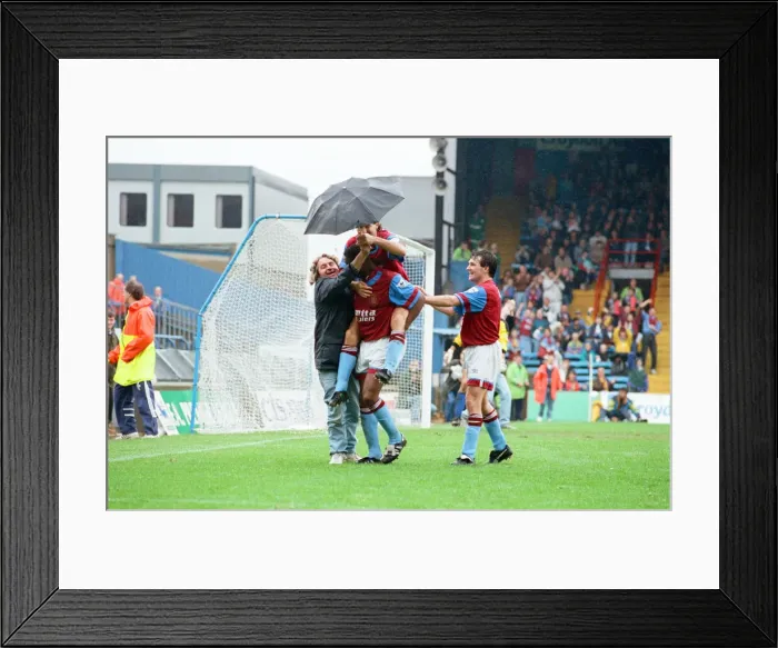 Framed Print : Wimbledon 2-3 Aston Villa, league match at Plough Lane, Saturday 3rd October 1992 Framed Print : Wimbledon 2-3 Aston Villa, league match at Plough Lane, Saturday 3rd October 1992