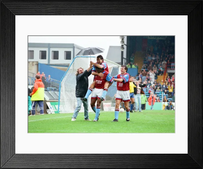 Framed Print : Wimbledon 2-3 Aston Villa, league match at Plough Lane, Saturday 3rd October 1992 Framed Print : Wimbledon 2-3 Aston Villa, league match at Plough Lane, Saturday 3rd October 1992