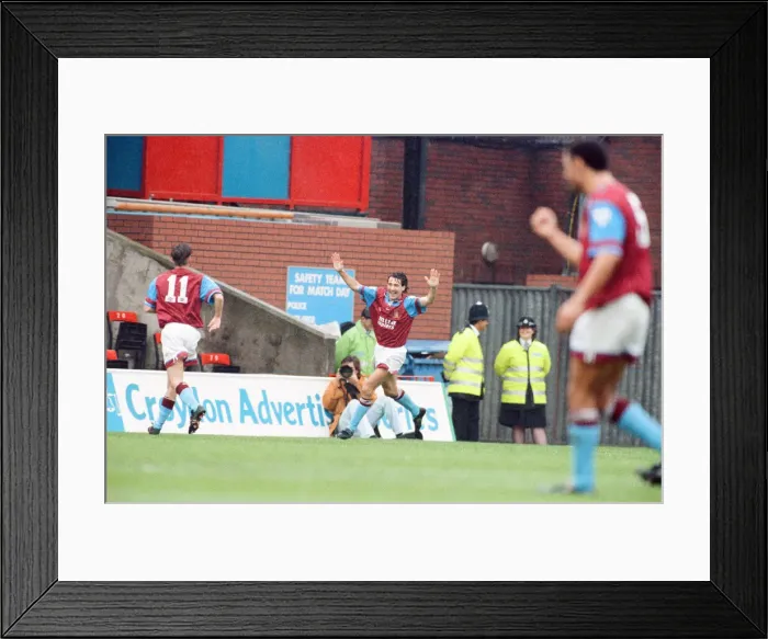 Framed Print : Wimbledon 2-3 Aston Villa, league match at Plough Lane, Saturday 3rd October 1992 Framed Print : Wimbledon 2-3 Aston Villa, league match at Plough Lane, Saturday 3rd October 1992