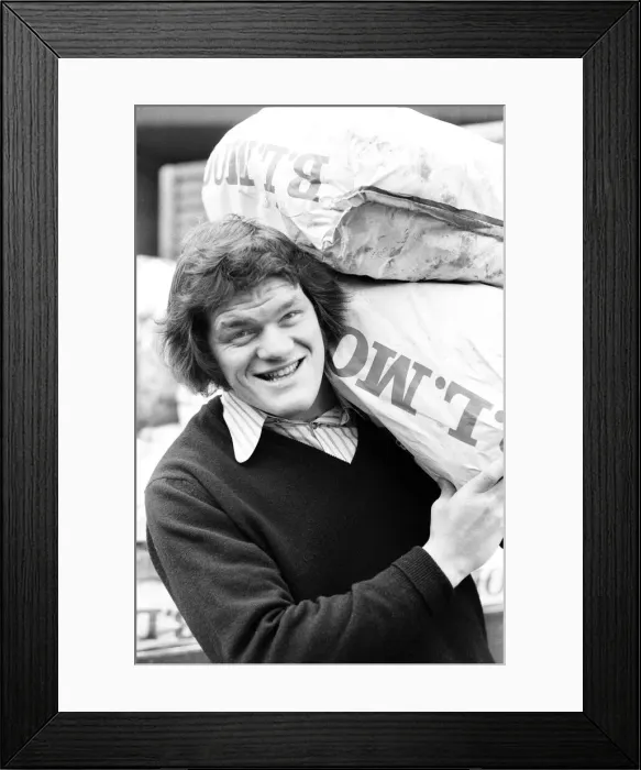 Framed Print : Fran Cotton, Englands newly appointed Captain seen he helping his Coventry team mate Framed Print : Fran Cotton, Englands newly appointed Captain seen he helping his Coventry team mate