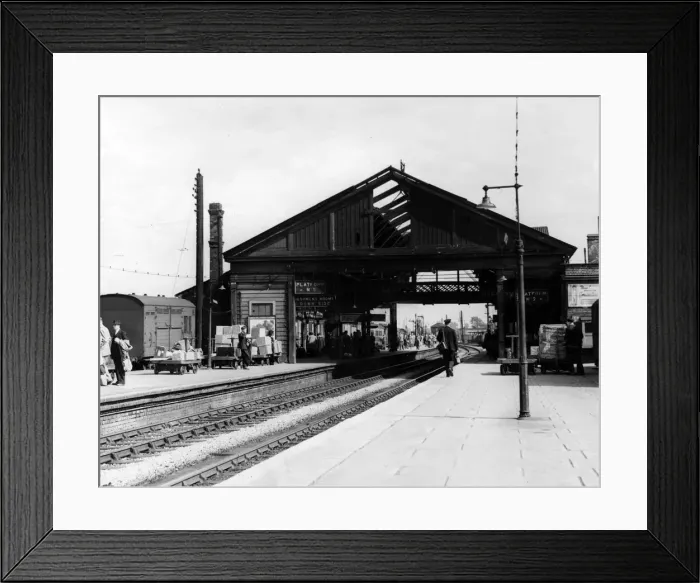 Framed Print : Exterior view of Banbury railway station showing the platforms and railway tracks