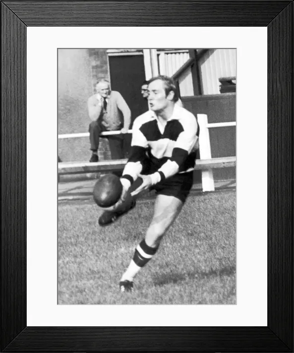 Framed Print : David Duckham seen here in action against Harlequins 7th October 1969 Framed Print : David Duckham seen here in action against Harlequins 7th October 1969